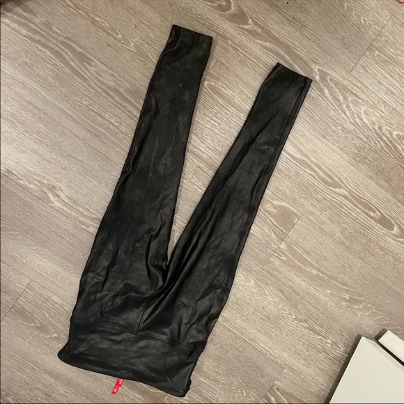 Spanx faux leather leggings size small petite short - Picture 5 of 5